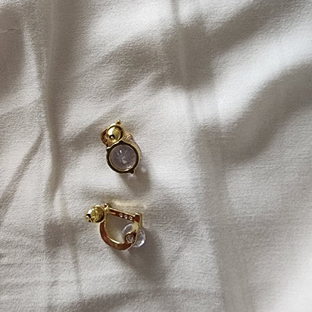 Earings - Picture 2 of 3
